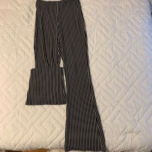 NEVER WORN Forever 21 Pin strip flare out pants